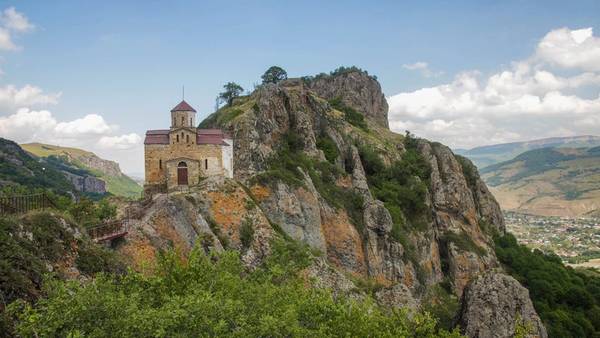 Из Домбая — в Шоанинский храм и Сырные пещеры