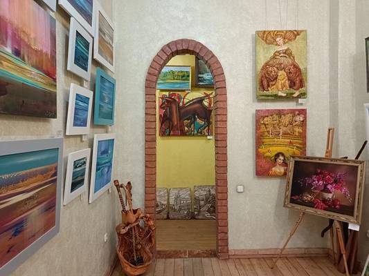 Пост-Малевич, пост-Шагал: мэтры и последователи в галерее «Стена»