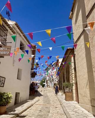 Замок Гуадалест и водопады Альгара в мини-группе из Аликанте