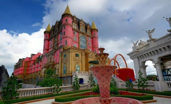 Ба На Хиллс и Золотой мост «Руки Бога» — из Дананга и Хойана