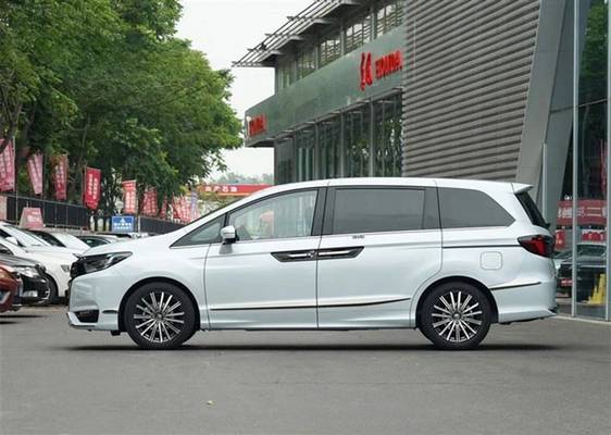 Индивидуальный трансфер по маршруту «Аэропорт Саньи — отель» или обратно