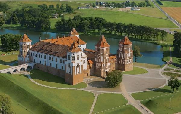 Трансфер из Минска в Мирский и Несвижский замки (туда-обратно)