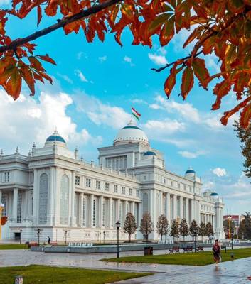 По Душанбе на автомобиле — парки, дворцы, колорит